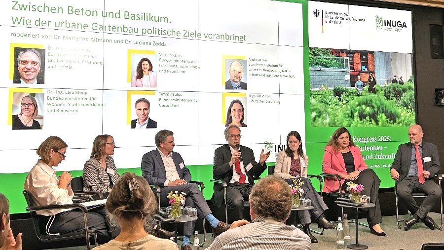 Podiumsdiskussion mit verschiedenen Ministern auf der INUGA-Kongress