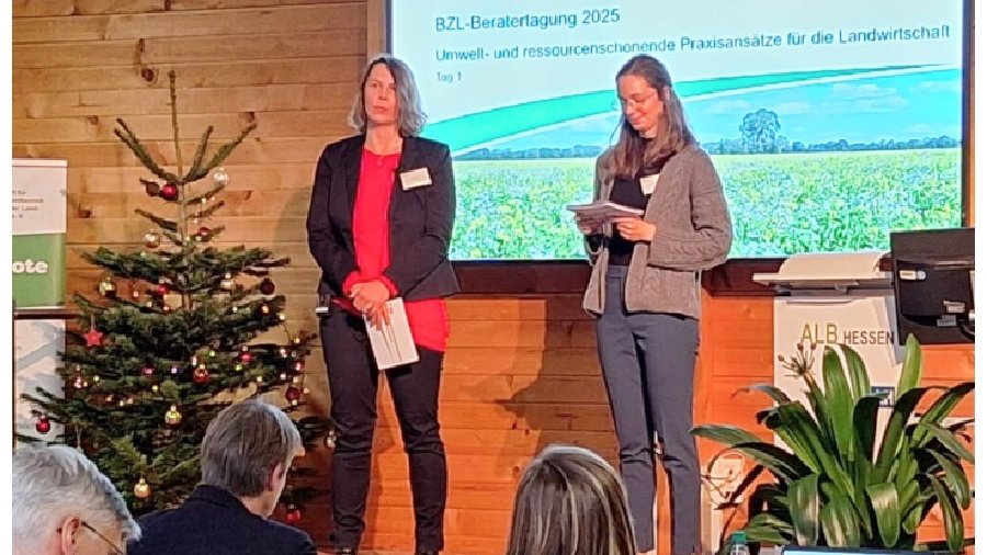 Zwei BZL-Referentinnen eröffnen die Beratertagung 2025 in Bad Hersfeld zu ressourcenschonender Landwirtschaft