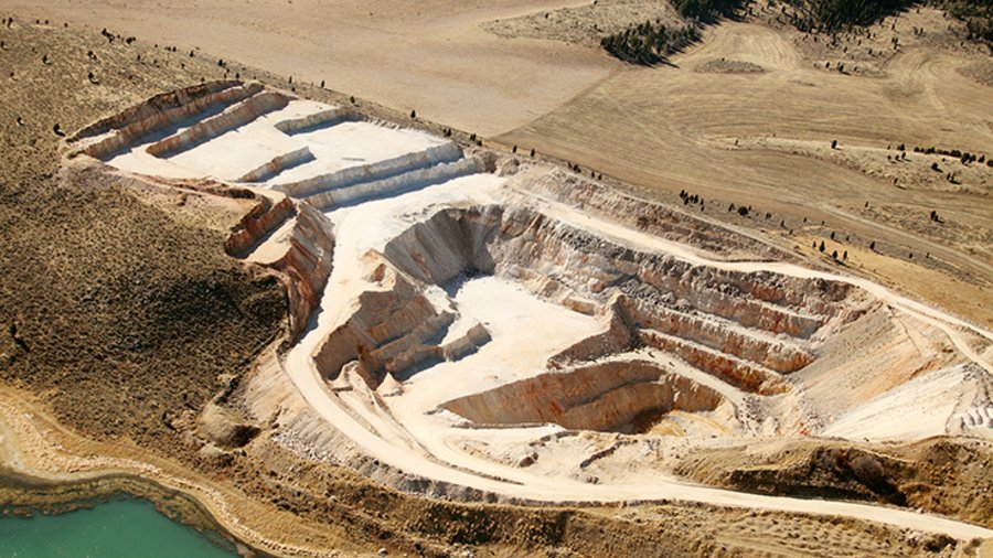 Luftbild einer Phosphatmine