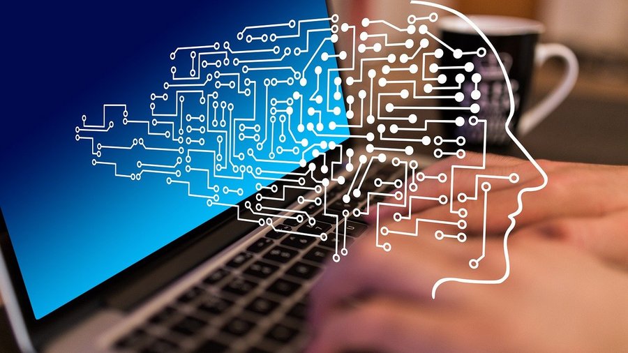 Auf dem Bild ist ein Arbeitsplatz mit einem Laptop und einer Kaffeetasse zu sehen. Ergänzend ist ein Kopf  nur mit weißer Umrandung zu sehen mit Datenverknüpfungen. 